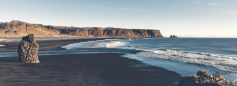 juodo smėlio paplūdimys islandija