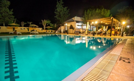achousa hotel baseinas 7116
