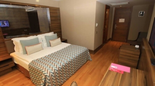 Akra Kemer, kambarys
