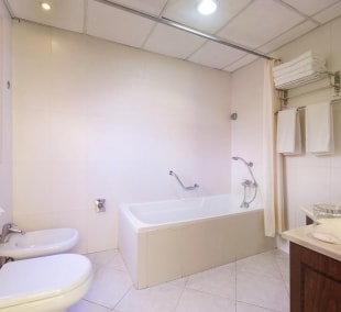 Al Hamra Dubajus vonios kambarys
