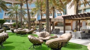 AL RAHA BEACH HOTEL, laukas