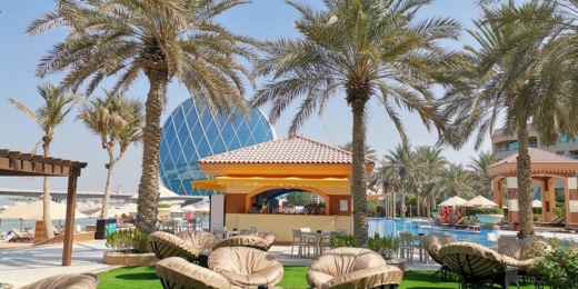 AL RAHA BEACH HOTEL, terasa