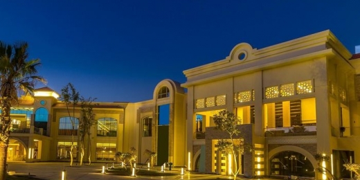 Albatros White Beach Resort viesbutis vakare 5841