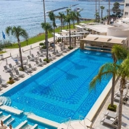 Alexander the Great Beach Hotel, baseinas
