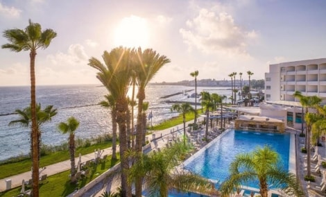 Alexander the Great Beach Hotel teritorija
