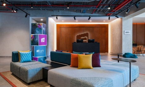 Aloft Playa del Carmen lobby2