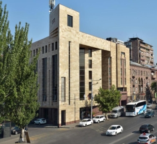 Ani Central Inn  