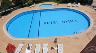 aymes hotel baseinas 10030