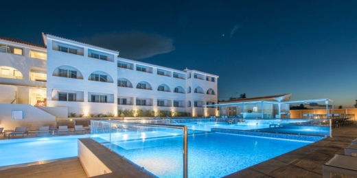 Azure Resort & Spa baseinas2