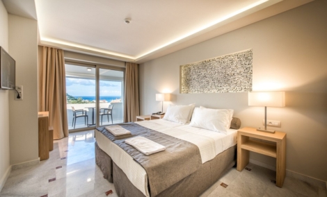 Azure Resort & Spa numeris