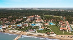 Bellis Deluxe Resort teritorija