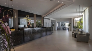 Christofinia, lobby