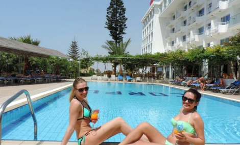 Corfu Hotel turistai 4051