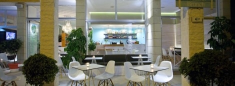 Costantiana Beach Hotel Apartments baras