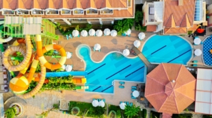 Crystal Aura Beach Resort & Spa, baseinas