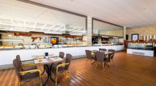 Crystal Aura Beach Resort & Spa, restoranas