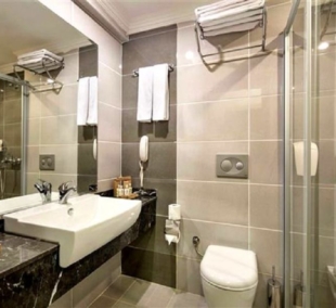 Crystal Aura Beach Resort & Spa, vonios kambarys