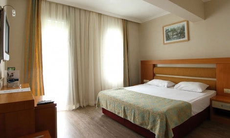 crystal flora beach resorte 10747