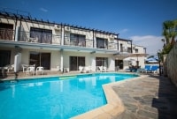 crystallo apartments pool 9202