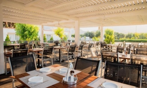 delfinia resort restoranas