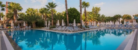 Delphin Deluxe (Antalija, Turkija), baseinas su gultais