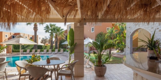 Dia Apartments (Adults Only 16+) lauko staliukai