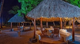 Diamonds Mapenzi Beach Club paplūdimio staliukai