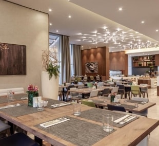 DoubleTree by Hilton Dubai Al Jadaf restoranas