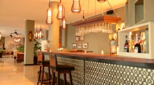 DoubleTree by Hilton Seychelles Allamanda Resort & Spa, baras 2