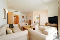 7. One Bedroom Suite   Living Room 3201