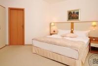 8. One Bedroom Suite   Bedroom 7259