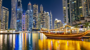 dubajus dhow laivas vakaras