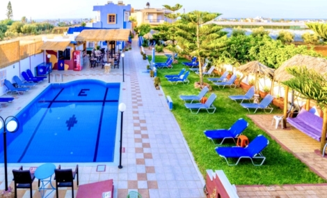 Eltina Apartments, baseinas