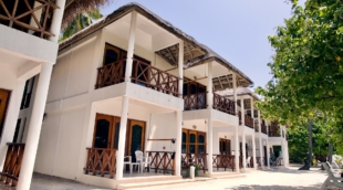 Fihalhohi Island Resort deluxe beach kambariai