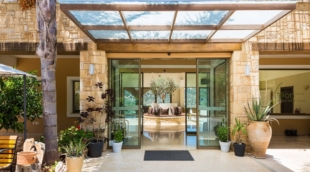 Filion Suites Resort & Spa įėjimas
