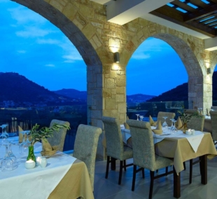 Filion Suites Resort & Spa restoranas vakaras