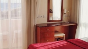 flamingo beach hotel kambarys
