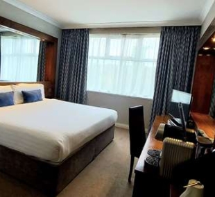 Flannerys Hotel 1