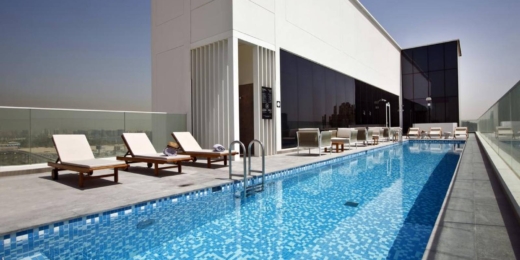 FORM HOTEL DUBAI baseinas