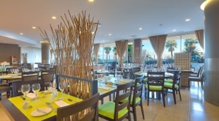 Four Views Oasis restoranas