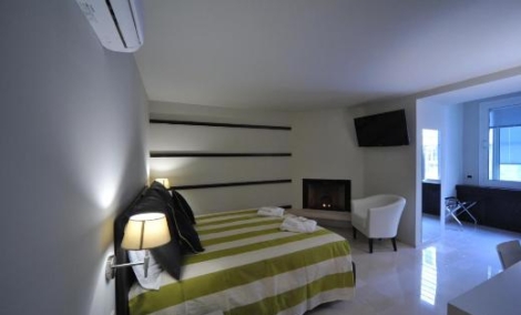 gatto bianco house2