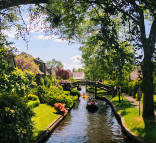 Giethoorn village