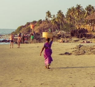 goa papludimys turistai 12082