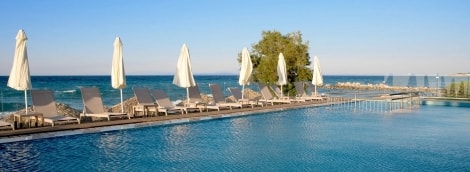 Golden Coast Family Resort, baseinas