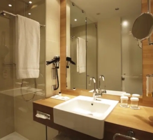 H4 Hotel Berlin Alexanderplatz  2