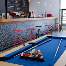 Hampton by Hilton Dubai Al Seef   baras