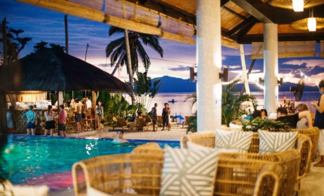 Holiday Suites Port Barton restoranas baseinas