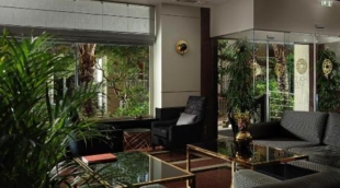 Holiday Suites, lobby