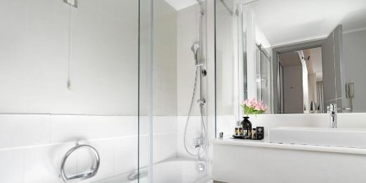 Holiday Suites, vonios kambarys