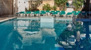 hotel flor los almendros baseinas sonas 17188